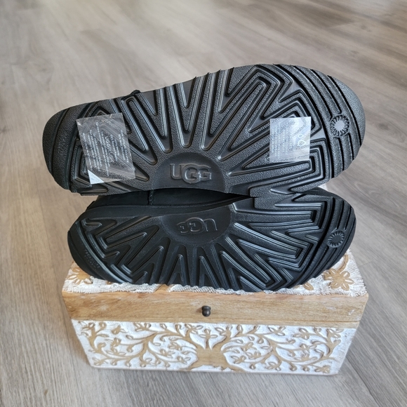 UGG Kid's Classic Weather Short Waterproof Leather Boot - Picture 7 of 8